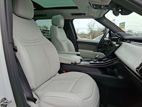 Used 2023 Land Rover Range Rover Sport SE AWD/4WD image 15
