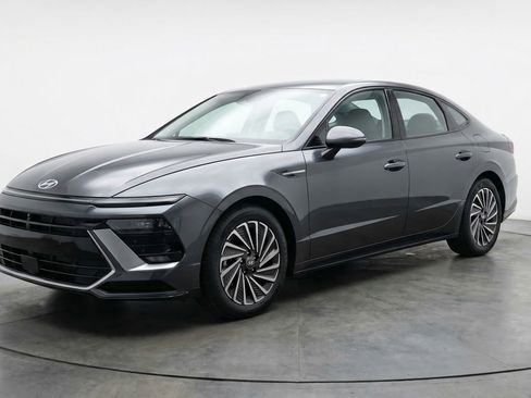 Used 2025 Hyundai Sonata SEL FWD image 3