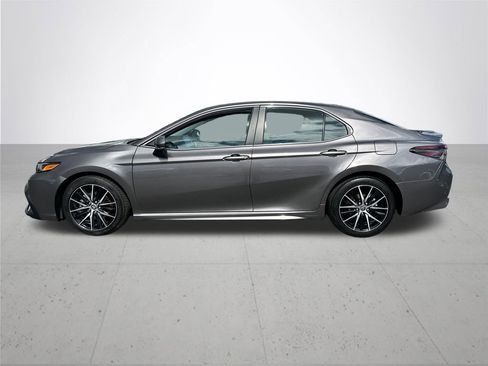 Used 2023 Toyota Camry SE w/ Cold Weather Package image 10
