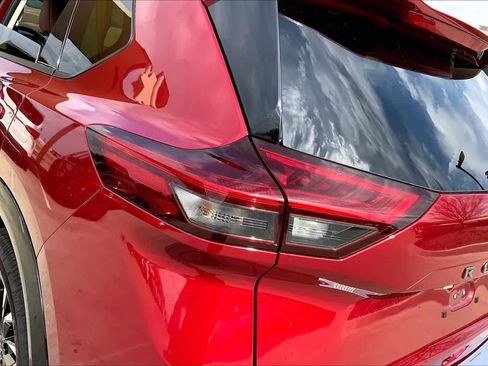 Used 2024 Nissan Rogue Platinum w/ Platinum Premium Package image 27