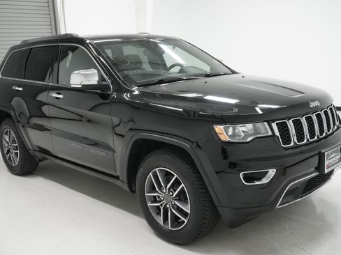 Used 2020 Jeep Grand Cherokee Limited w/ Luxury Group II image 3