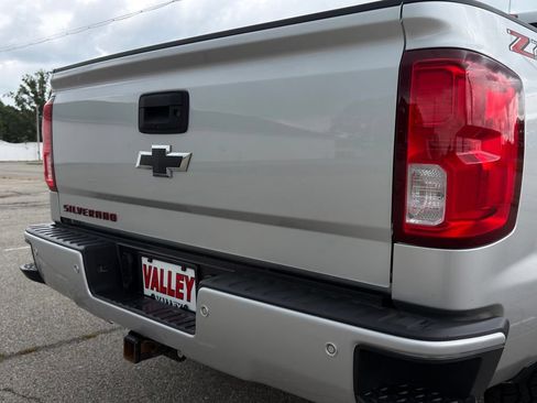 Used 2018 Chevrolet Silverado 1500 LTZ Z71 w/ Redline Edition AWD/4WD image 11