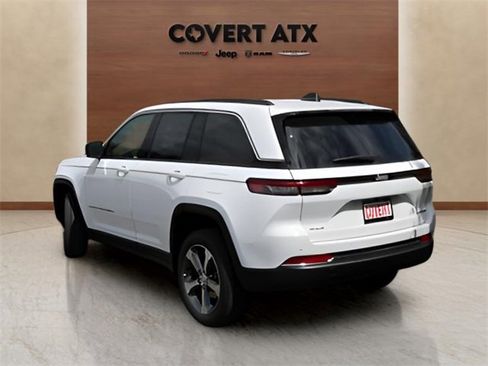 New 2025 Jeep Grand Cherokee Limited w/ Luxury Tech Group II image 3