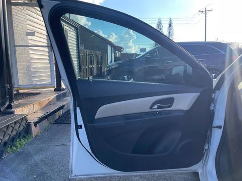 Used 2016 Chevrolet Cruze LTZ image 12