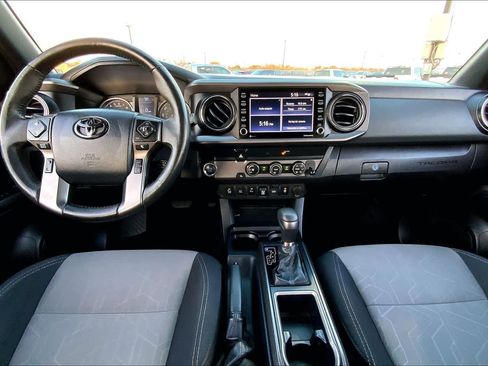 Used 2020 Toyota Tacoma TRD Sport w/ Technology Package image 14