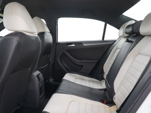 Used 2016 Volkswagen Jetta Sport image 17