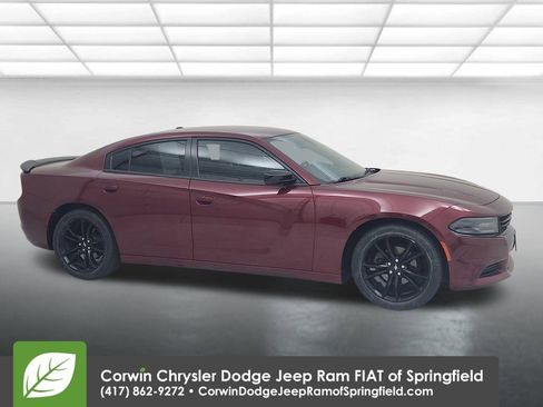 Used 2018 Dodge Charger SXT w/ Blacktop Package image 1