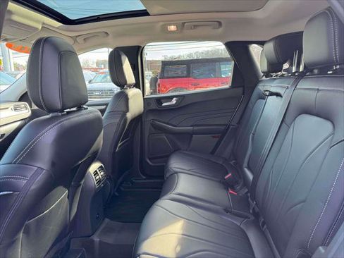 Used 2025 Ford Escape SE w/ PHEV Premium Package image 11