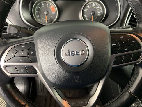 Used 2020 Jeep Cherokee Limited image 32