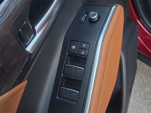 New 2026 Toyota Highlander Platinum image 18