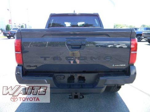 Used 2025 Toyota Tacoma TRD Off-Road AWD/4WD image 3