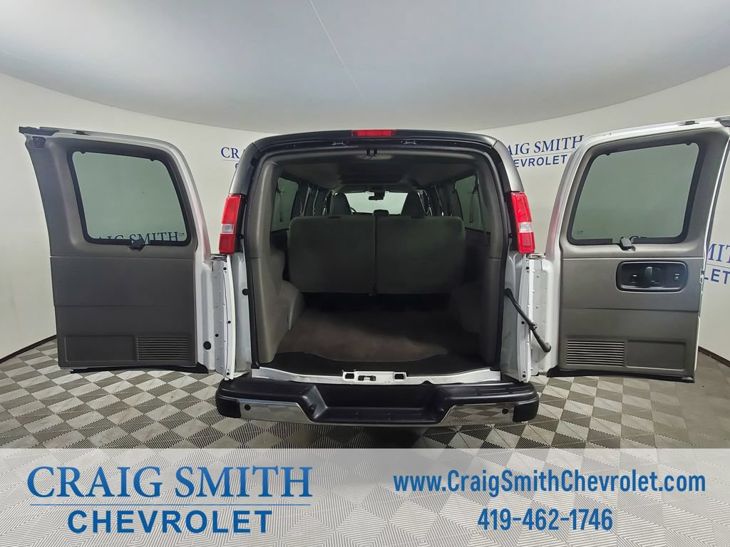 Used 2024 Chevrolet Express 3500 LT w/ LT Preferred Equipment Group RWD image 5