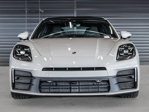 Used 2025 Porsche Panamera image 9