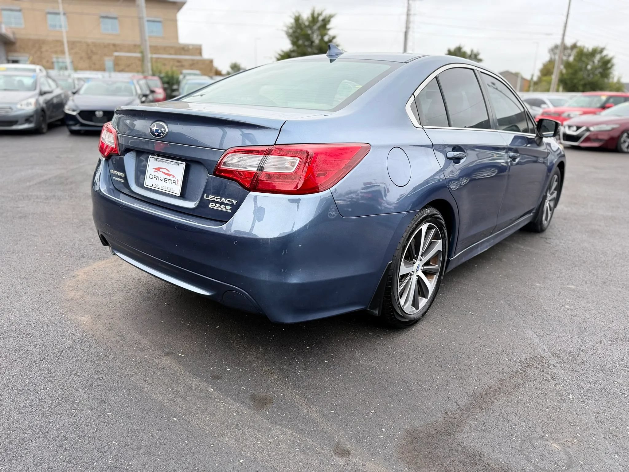 Used 2017 Subaru Legacy 2.5i Limited AWD/4WD image 3