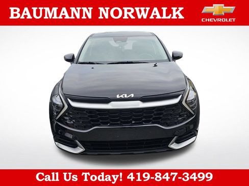Used 2025 Kia Sportage EX FWD image 2