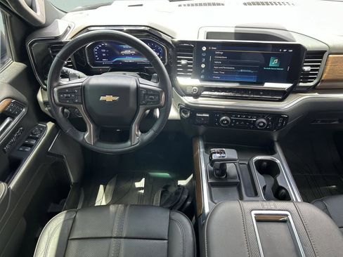 Used 2022 Chevrolet Silverado 1500 High Country w/ High Country Premium Package AWD/4WD image 18