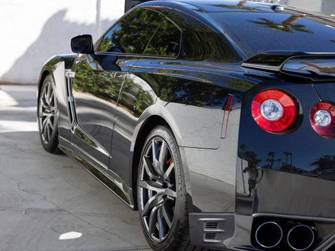 Used 2014 Nissan GT-R Premium image 6