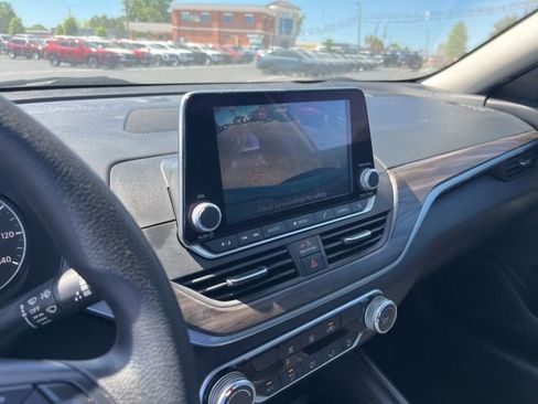 Used 2025 Nissan Altima 2.5 SV FWD image 22