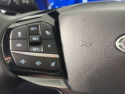 Used 2023 Ford Explorer Platinum w/ Technology Package AWD/4WD image 17