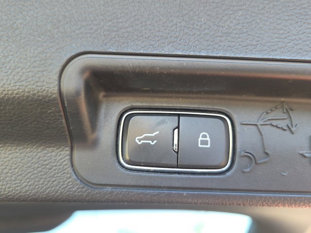 Used 2023 Ford Explorer ST-Line AWD/4WD image 13