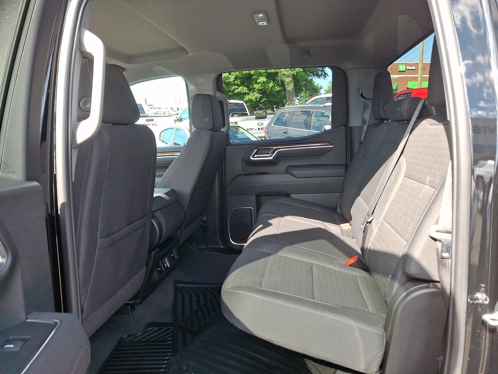 Used 2025 Chevrolet Silverado 1500 LT AWD/4WD image 9