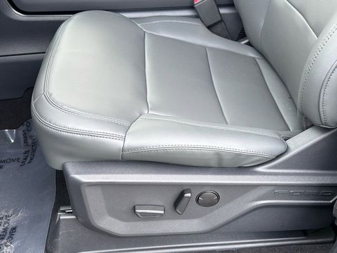 New 2026 Ford Expedition Active image 25