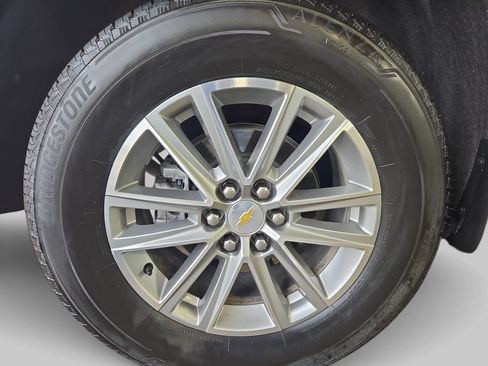 Used 2023 Chevrolet Traverse LT AWD/4WD image 38