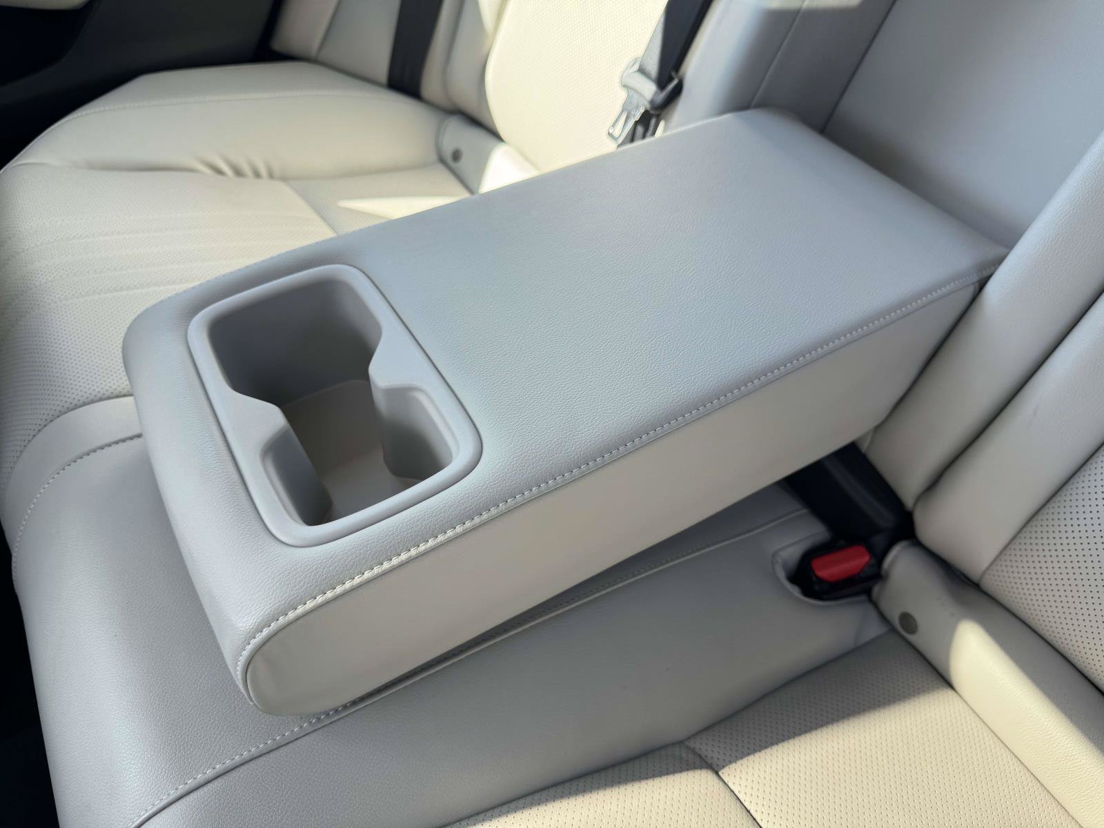 Used 2018 Honda Accord Touring image 9