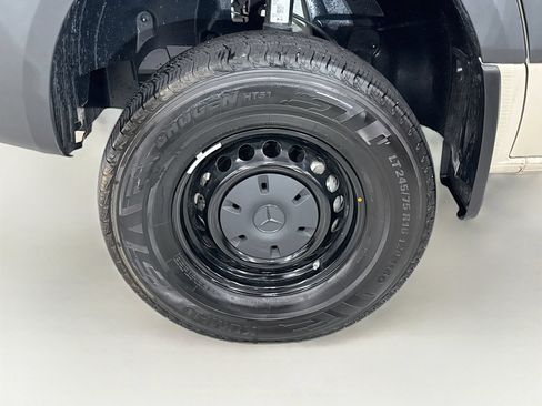 Used 2025 Mercedes-Benz Sprinter 2500 image 29