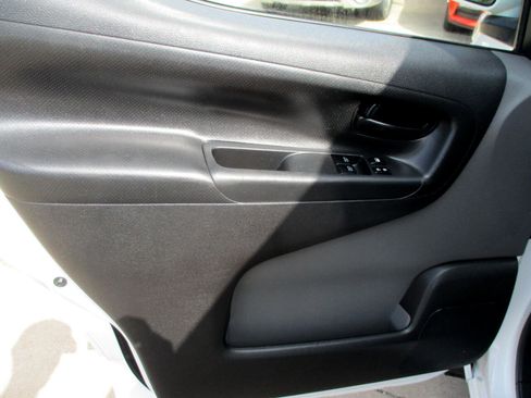 Used 2015 Nissan NV200 SV w/ Back Door Glass Package image 11