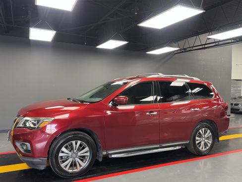 Used 2018 Nissan Pathfinder SV w/ SV All Weather Package image 2
