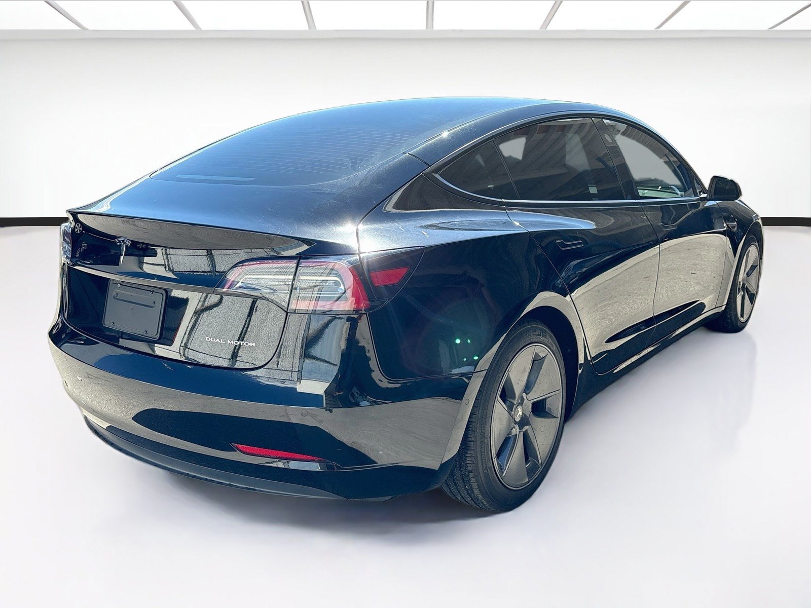 Used 2022 Tesla Model 3 Long Range AWD/4WD image 4