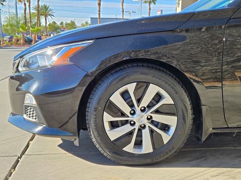 Used 2020 Nissan Altima 2.5 S FWD image 11