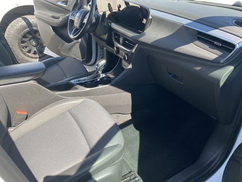 Used 2025 Buick Encore GX Preferred FWD image 19