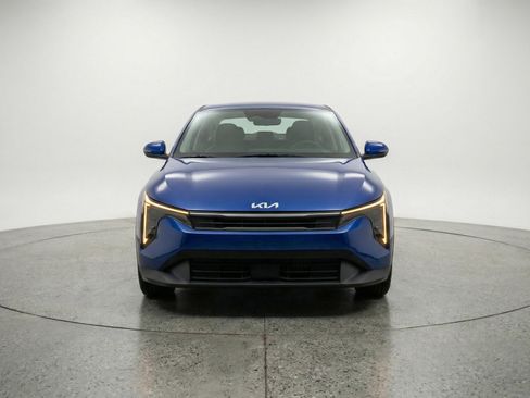 Used 2025 Kia K4 LXS image 2