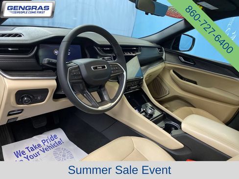 Used 2025 Jeep Grand Cherokee L Limited w/ Luxury Tech Group II AWD/4WD image 12