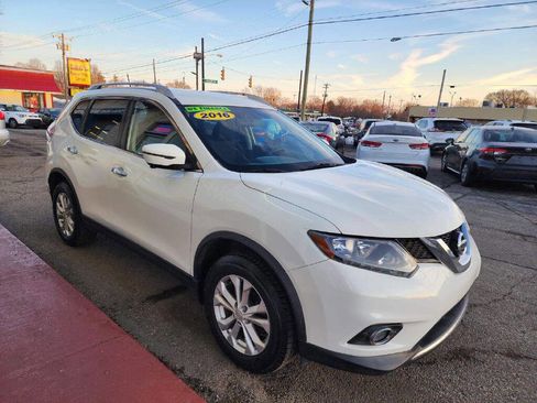 Used 2016 Nissan Rogue SV w/ SV Premium Package image 6