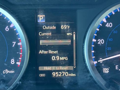 Used 2017 Toyota Highlander LE image 34