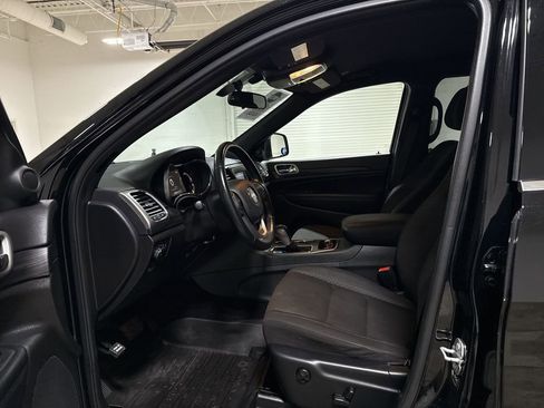 Used 2021 Jeep Grand Cherokee Laredo w/ Security & Convenience Group AWD/4WD image 19