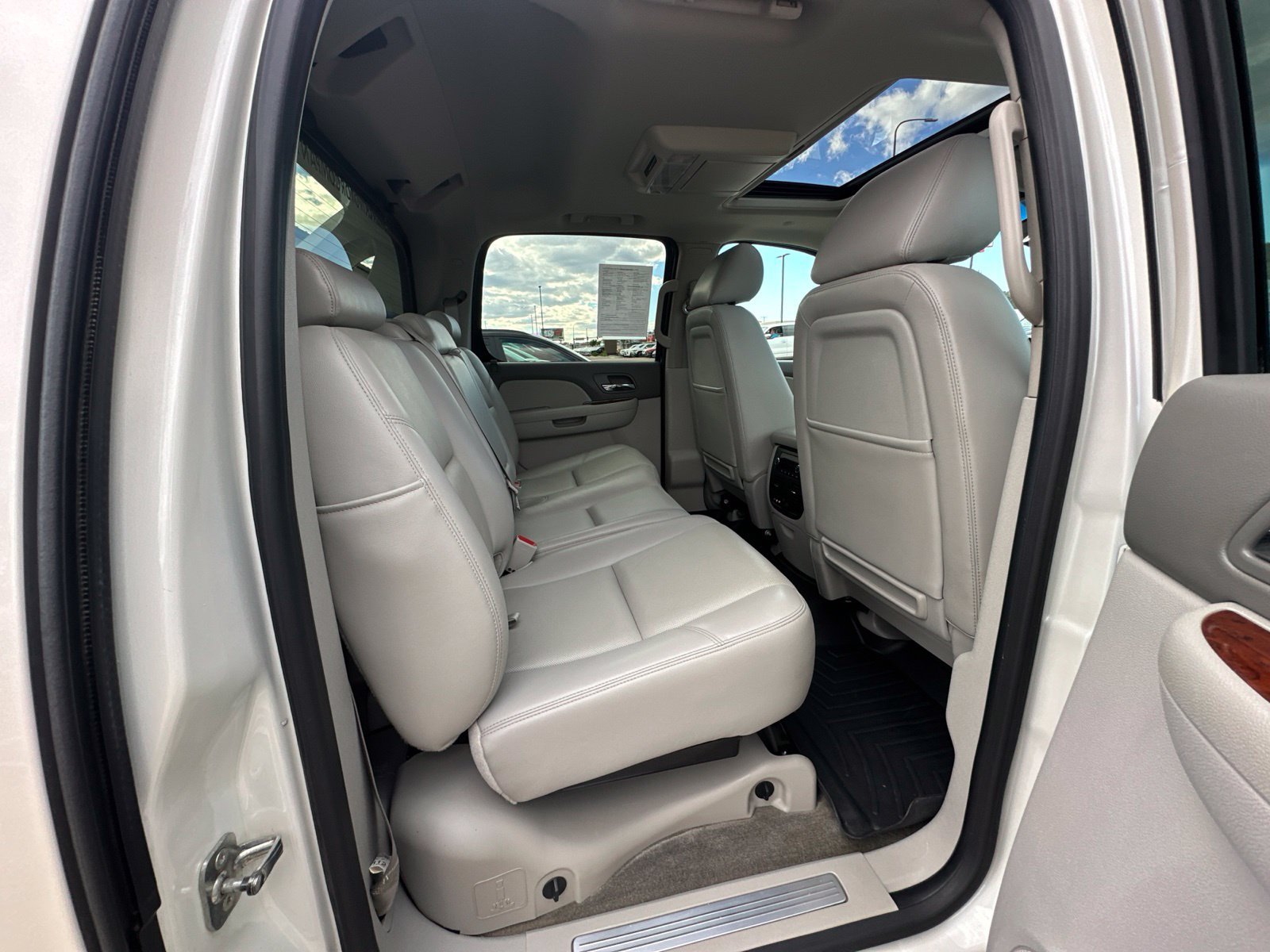 Used 2013 Chevrolet Avalanche LTZ AWD/4WD image 36