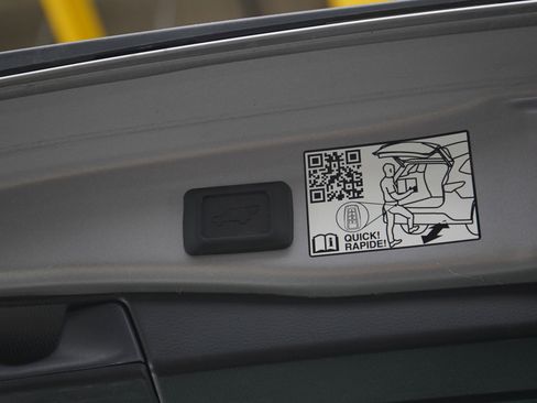 Used 2023 Toyota RAV4 Limited image 18