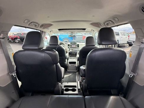 Used 2014 Toyota Sienna SE image 24