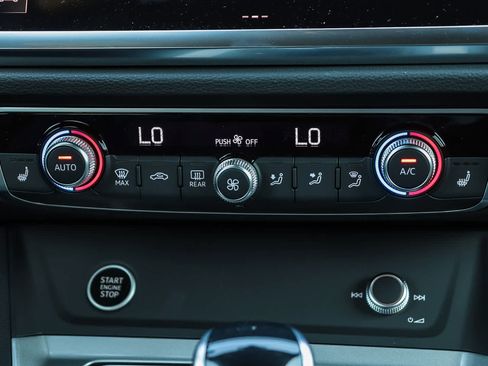 New 2025 Audi Q3 2.0T Premium image 17