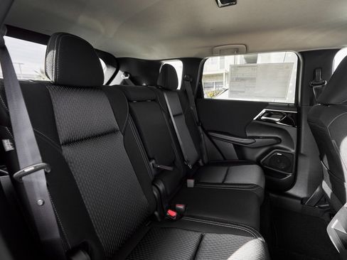 New 2025 Mitsubishi Outlander ES image 28