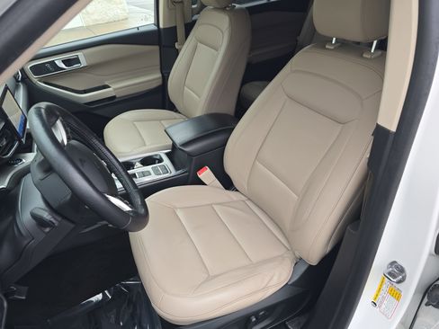 Used 2021 Ford Explorer XLT w/ Equipment Group 202A image 17