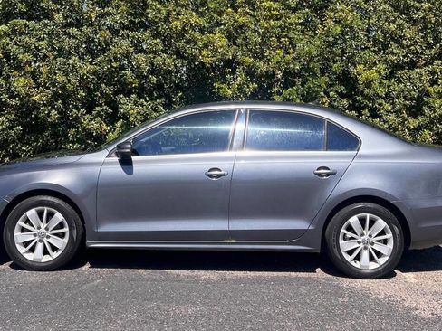 Used 2015 Volkswagen Jetta SE image 4