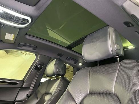 Certified 2023 Porsche Macan S AWD/4WD image 19