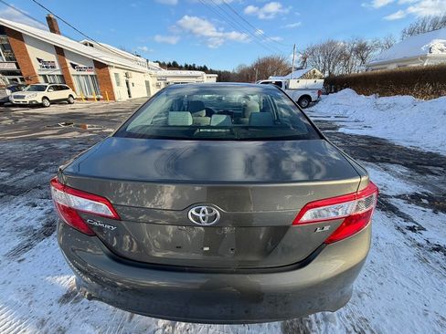 Used 2014 Toyota Camry LE image 19