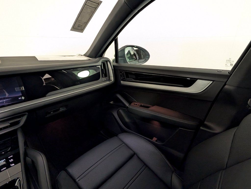 New 2026 Porsche Cayenne Coupe AWD/4WD image 23