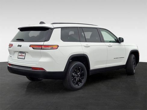 New 2025 Jeep Grand Cherokee L Altitude image 4